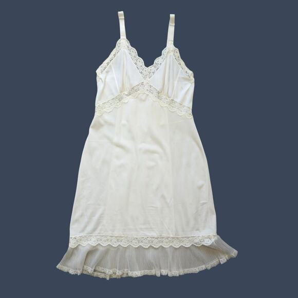 Gorgeous Vintage Silky Lace Slip Medium - Picture 4 of 10